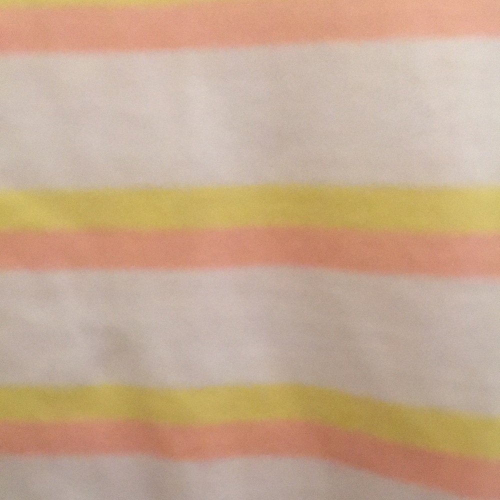 Women’s Old Navy T-shirt - Picture 2 of 4